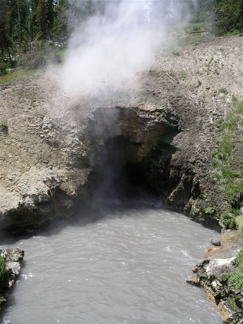 images/C-Dragon s Mounth Spring at Mud Volcano (2).jpg